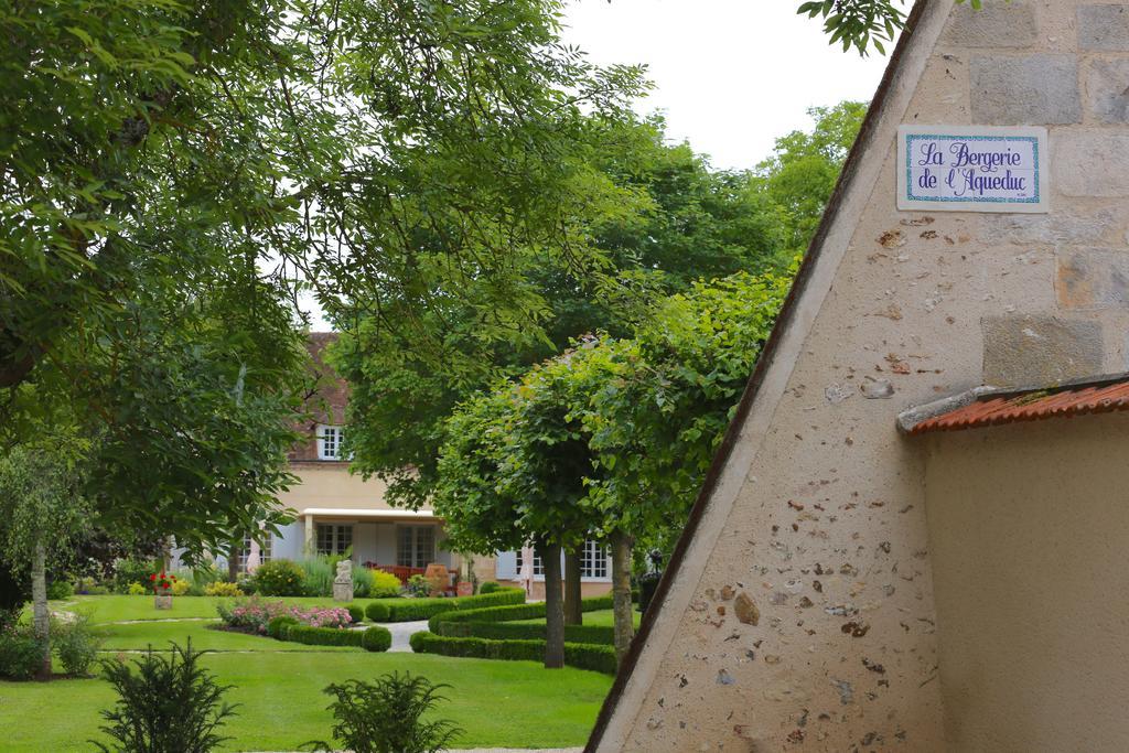 Chambres D'Hotes La Bergerie De L'Aqueduc Houx Eksteriør bilde